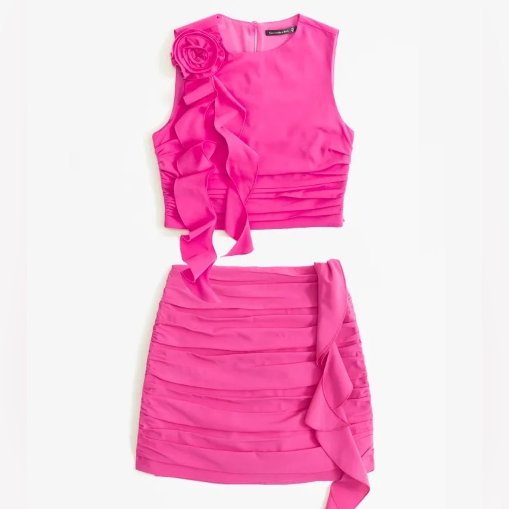 Abercrombie Rosette Ruffle Set